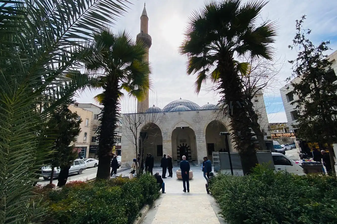 Şanlıurfa'da tarihi cami yeniden ibadete açıldı Şanlıurfa'da tarihi cami yeniden ibadete açıldı