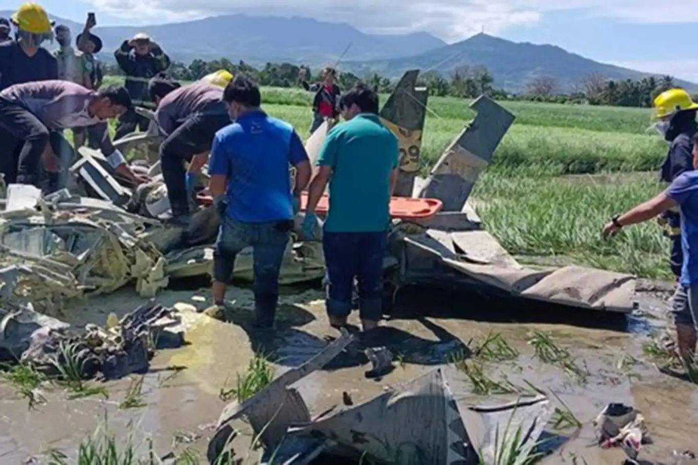 Filipinler'de eğitim uçağı düştü: 2 ölü Filipinler'de eğitim uçağı düştü: 2 ölü