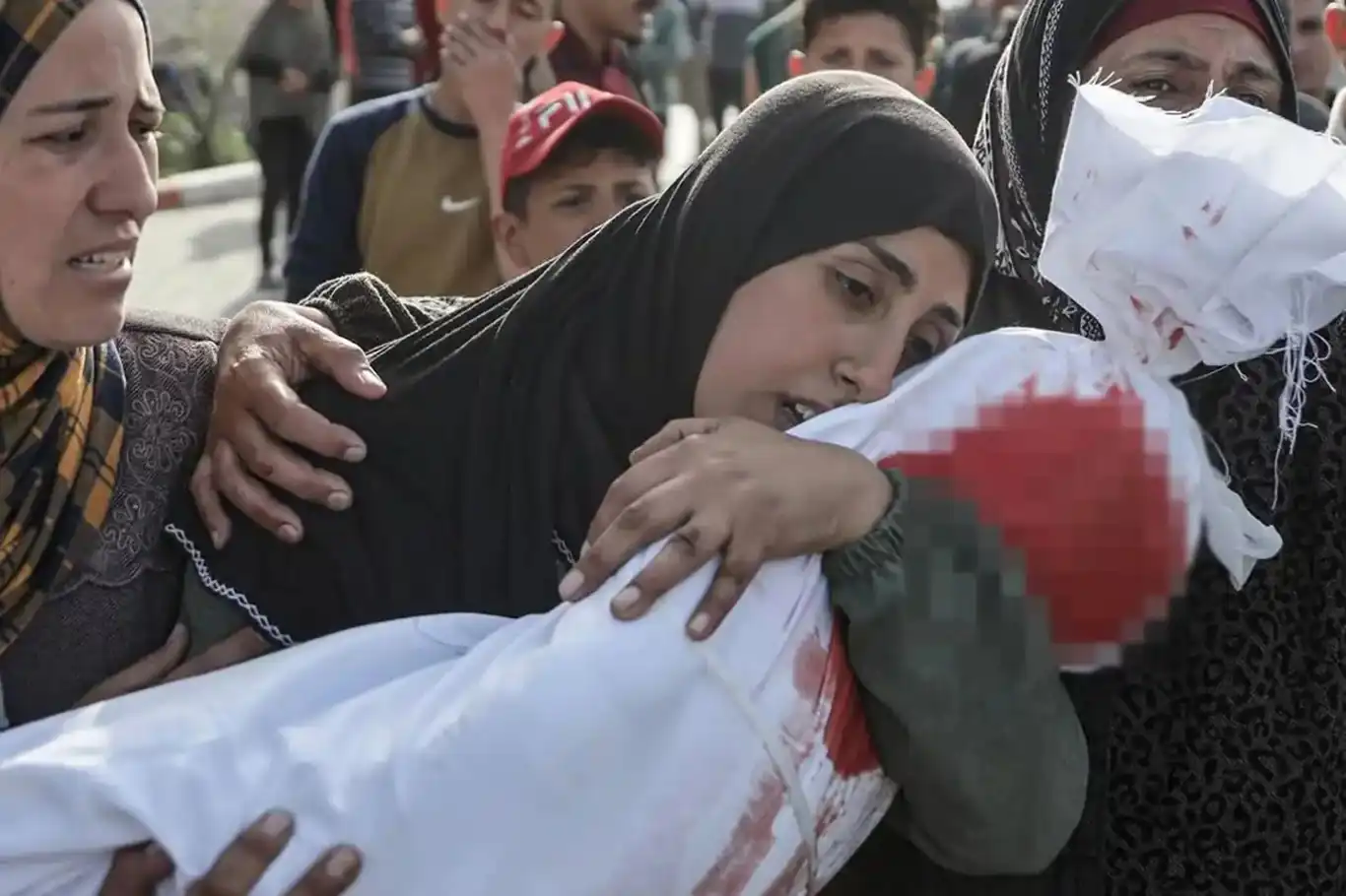 حركة حماس: "تم قتل أطفال غزة وهم بملابس العيد أثناء اختبائهم في خيامهم" حركة حماس: "تم قتل أطفال غزة وهم بملابس العيد أثناء اختبائهم في خيامهم"