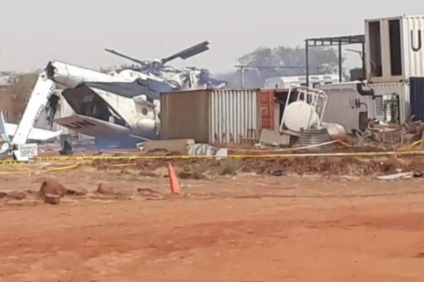 Güney Sudan'da helikoptere saldırı: 1 general ile 27 asker öldü Güney Sudan'da helikoptere saldırı: 1 general ile 27 asker öldü