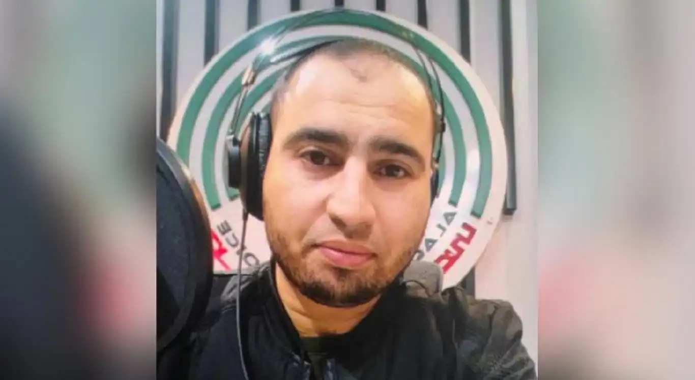 استشهاد الصحفي محمد البردويل وأسرته إثر قصف للاحتلال على خان يونس استشهاد الصحفي محمد البردويل وأسرته إثر قصف للاحتلال على خان يونس