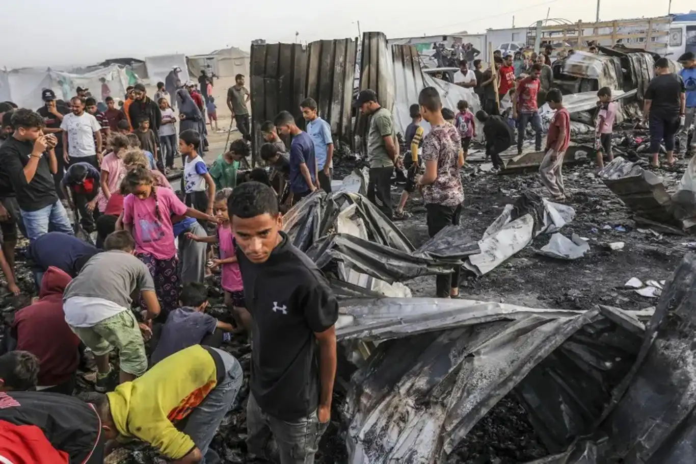 Israeli airstrike kills three Palestinian civilians in Al-Shati refugee camp Israeli airstrike kills three Palestinian civilians in Al-Shati refugee camp