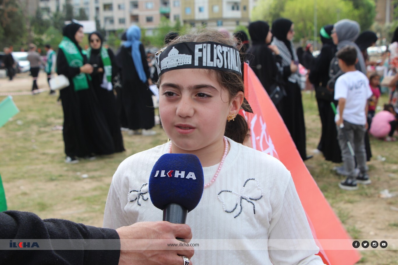 Zarokên ku beşdarî bernameya Mewlûda Nebî bûbûn: Em gelek teşekkur li kesên ku dibin sebeba bi bîr anîna Pêxember eleyhîsselam dikin Zarokên ku beşdarî bernameya Mewlûda Nebî bûbûn: Em gelek teşekkur li kesên ku dibin sebeba bi bîr anîna Pêxember eleyhîsselam dikin