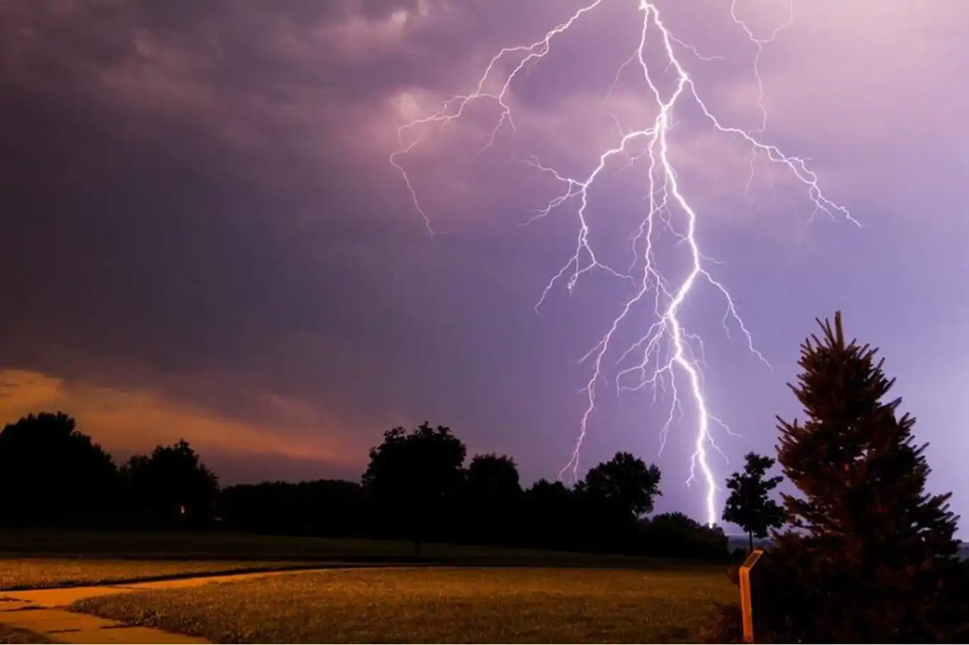 Lightning strikes kill at least 22 in Bihar, India amid heavy storms Lightning strikes kill at least 22 in Bihar, India amid heavy storms