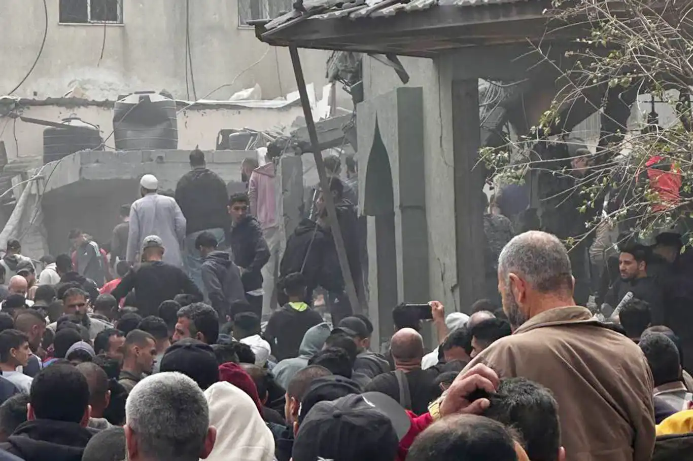 Deyr el-Belah Belediyesi işgalciler tarafından bombalandı: 3 şehit, çok sayıda yaralı Deyr el-Belah Belediyesi işgalciler tarafından bombalandı: 3 şehit, çok sayıda yaralı