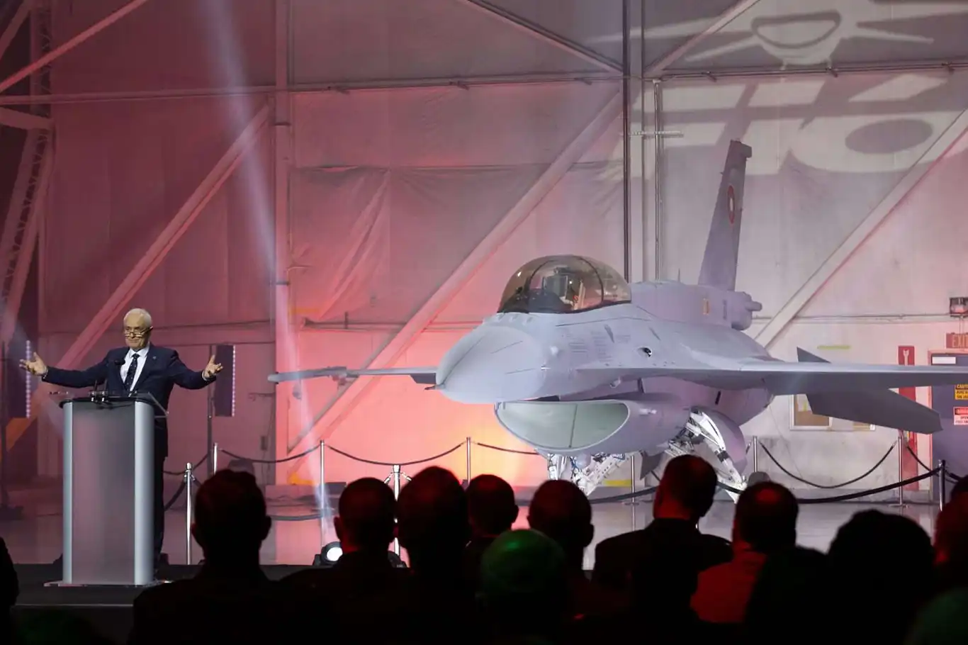 Bulgaria welcomes first F-16 jet in $2.7 billion air force overhaul Bulgaria welcomes first F-16 jet in $2.7 billion air force overhaul