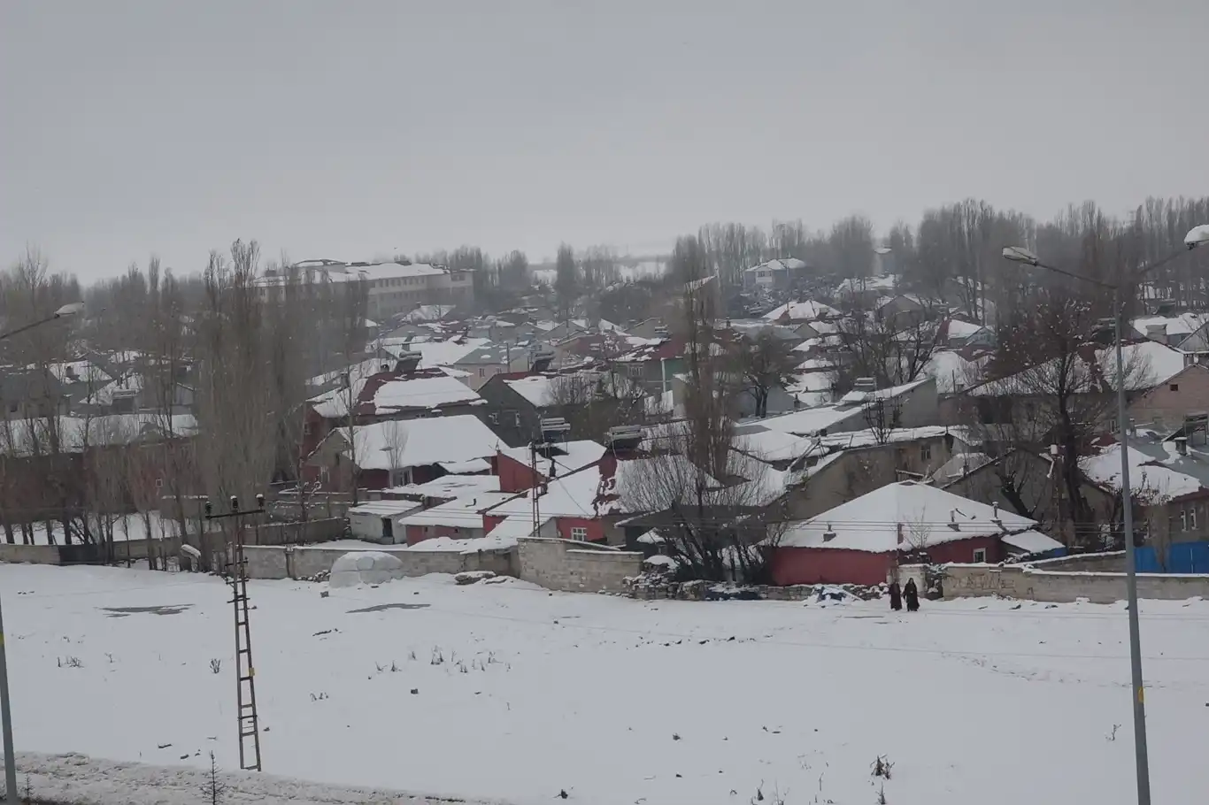 Olumsuz hava nedeni ile Ağrı ve Erzurum'da 185 yerleşim birimine ulaşım sağlanamıyor Olumsuz hava nedeni ile Ağrı ve Erzurum'da 185 yerleşim birimine ulaşım sağlanamıyor