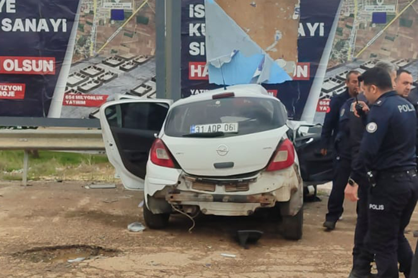 Gaziantep'te meydana gelen kazada 2 kişi hayatını kaybetti Gaziantep'te meydana gelen kazada 2 kişi hayatını kaybetti