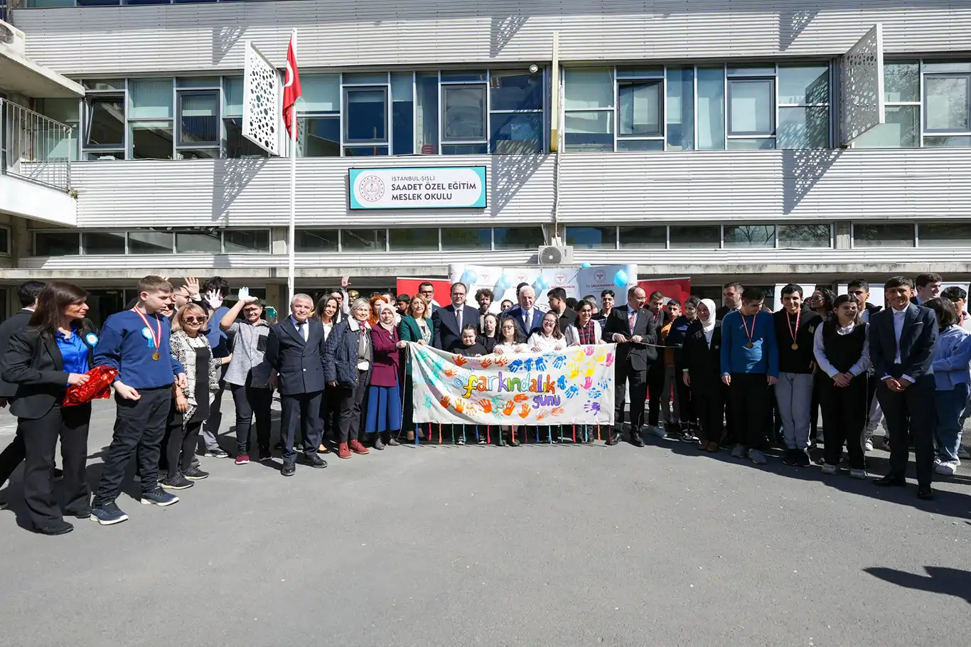 İstanbul Valisi Gül: İstanbul’umuzda bin 400 okulumuzu ya yeniden yaptık İstanbul Valisi Gül: İstanbul’umuzda bin 400 okulumuzu ya yeniden yaptık