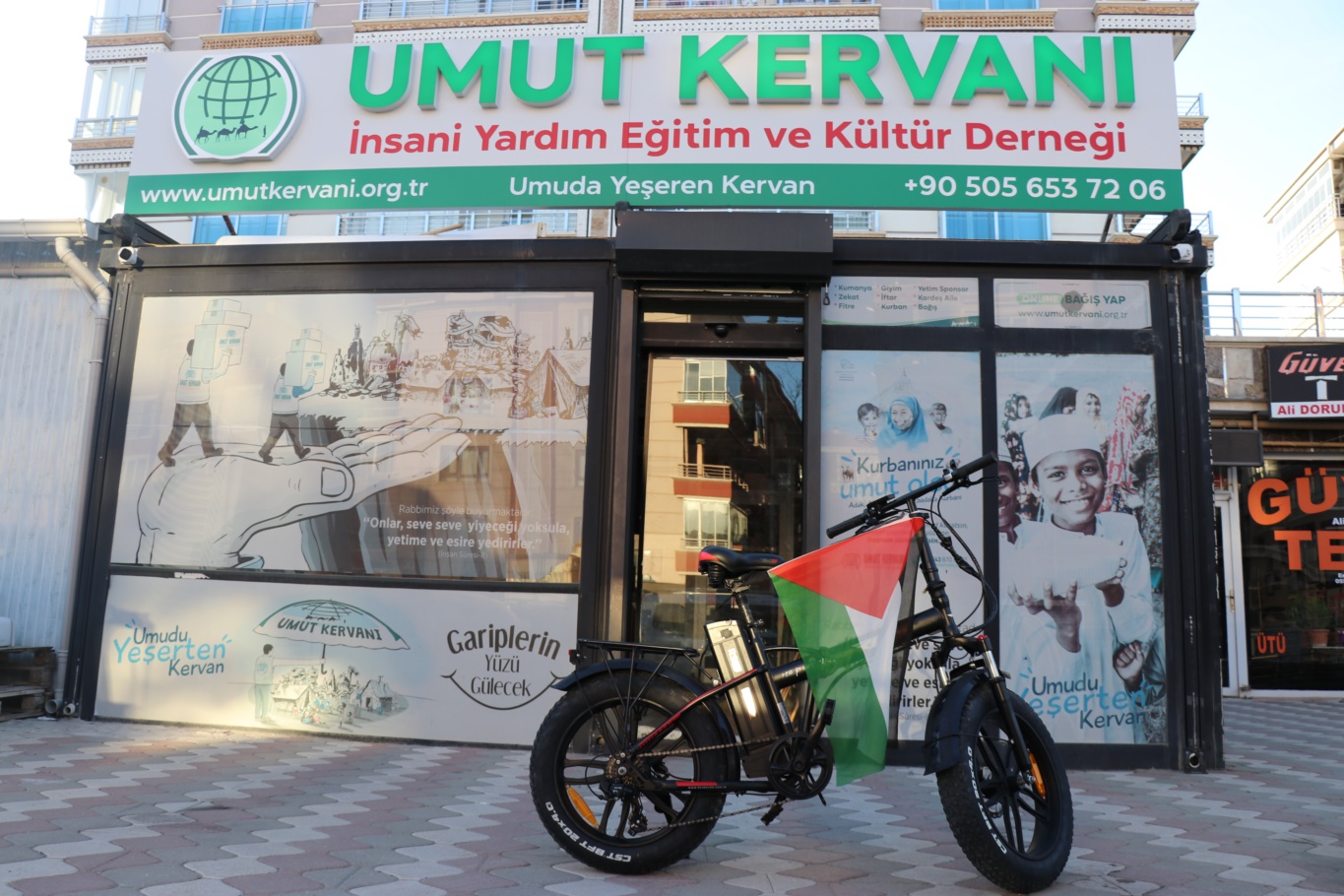 Ankaralı hayırsever elektrikli bisikletini Gazze'ye bağışladı