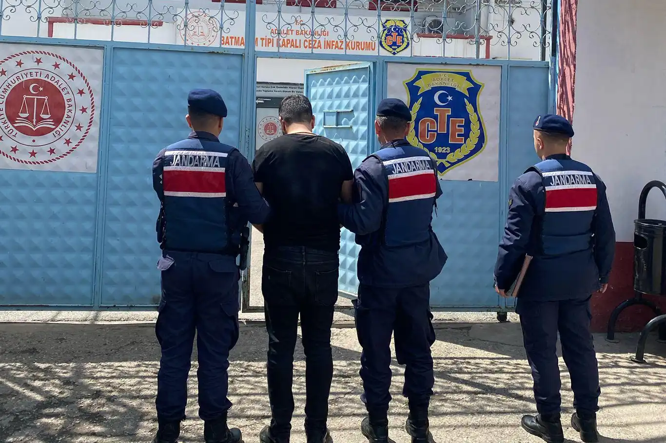 Batman'da firari hükümlü operasyonla yakalandı Batman'da firari hükümlü operasyonla yakalandı