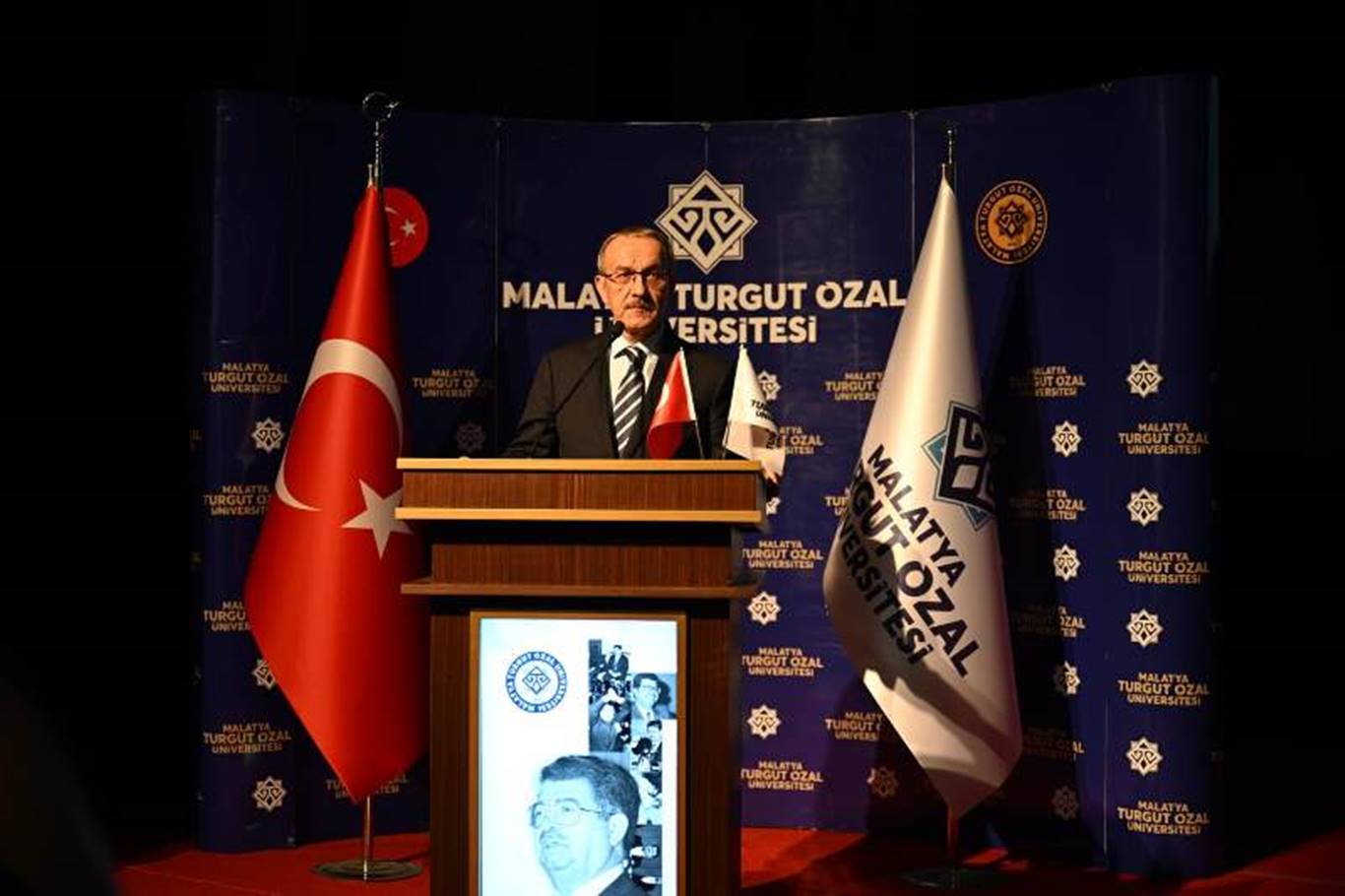Malatya'da "Türkiye'nin Siyasi ve İktisadi Dönüşümünde Özal” Konferansı düzenlendi Malatya'da "Türkiye'nin Siyasi ve İktisadi Dönüşümünde Özal” Konferansı düzenlendi