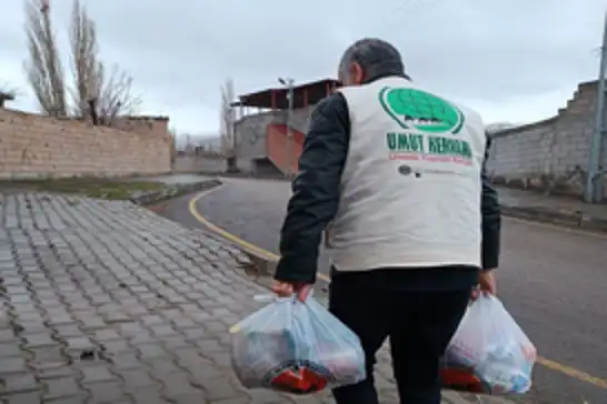Umut Kervanı Doğubayazıt'ta ihtiyaç sahibi ailelere yardım eli uzattı  