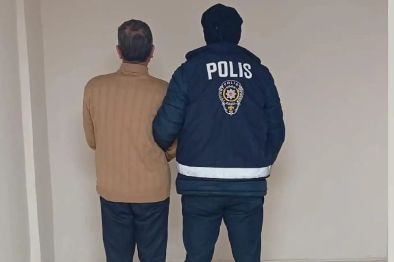 Gaziantep'te 58 yıl hapis cezası bulunan şahıs yakalandı Gaziantep'te 58 yıl hapis cezası bulunan şahıs yakalandı