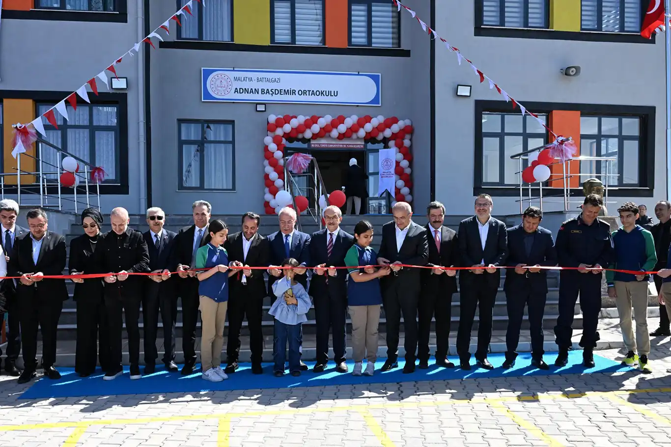 Malatya Valisi Yavuz: Eğitime yaklaşık 8,5 milyar TL yatırım yapıyoruz Malatya Valisi Yavuz: Eğitime yaklaşık 8,5 milyar TL yatırım yapıyoruz