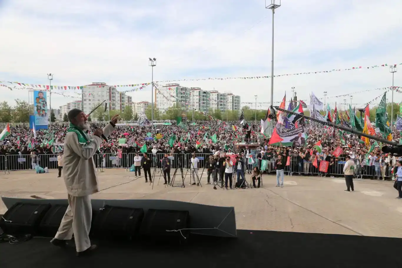 الأستاذ محمد غوكطاش: "مكانة غزة في قلوبكم هي معيار مكانتكم عند الله ورسوله" الأستاذ محمد غوكطاش: "مكانة غزة في قلوبكم هي معيار مكانتكم عند الله ورسوله"