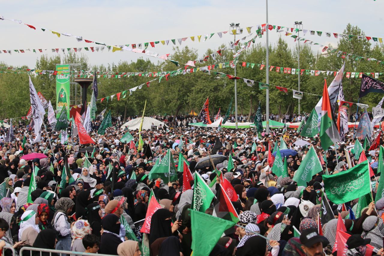 Mevlid-i Nebi etkinliğine katılan çocuklar: Hazret-i Muhammed bizler için bir gururdur