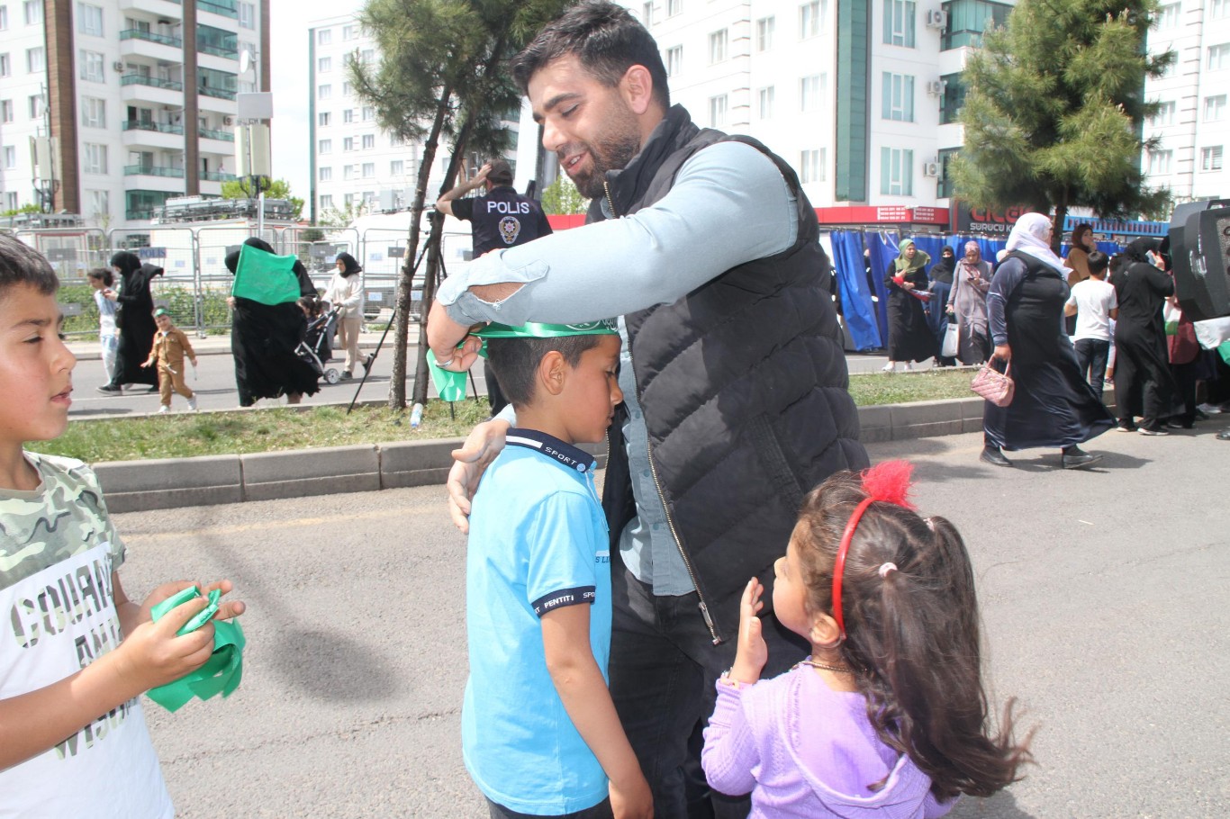 Mevlid-i Nebi etkinliğine katılan çocuklar: Hazret-i Muhammed bizler için bir gururdur
