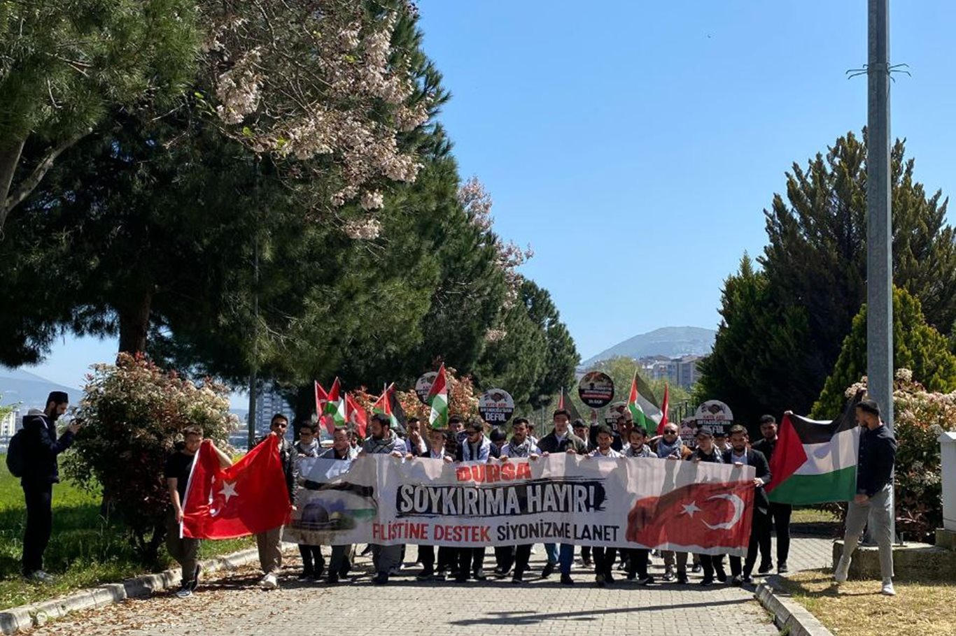 "Ezan ve Filistin’le alay edildiği" görüntüler tepki çekti "Ezan ve Filistin’le alay edildiği" görüntüler tepki çekti