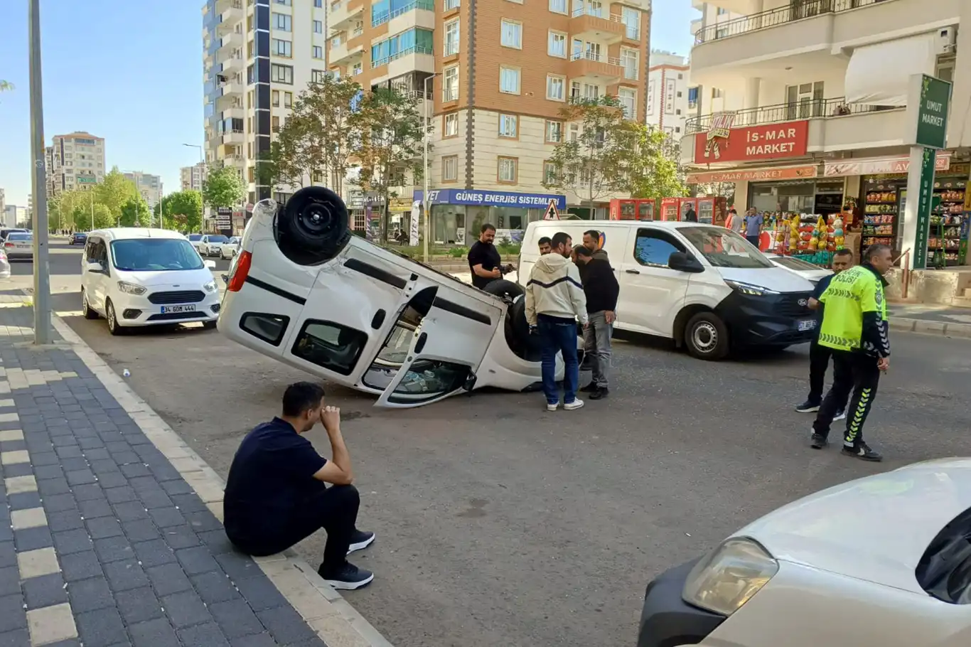 Diyarbakır'da trafik kazası: 2 yaralı Diyarbakır'da trafik kazası: 2 yaralı