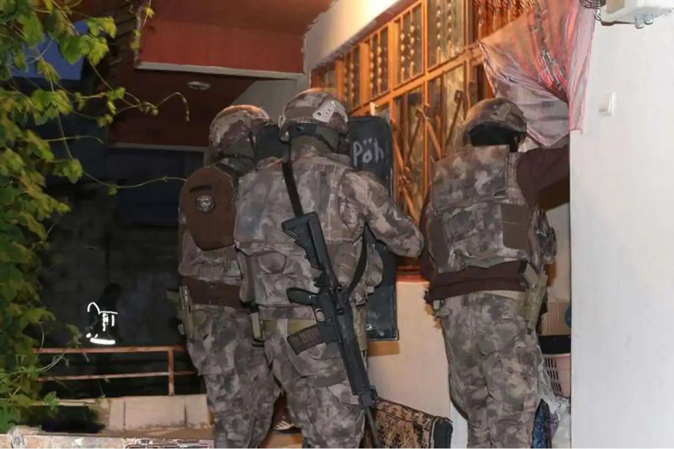 Security forces detain 13 ISIS-linked suspects in Izmir Security forces detain 13 ISIS-linked suspects in Izmir