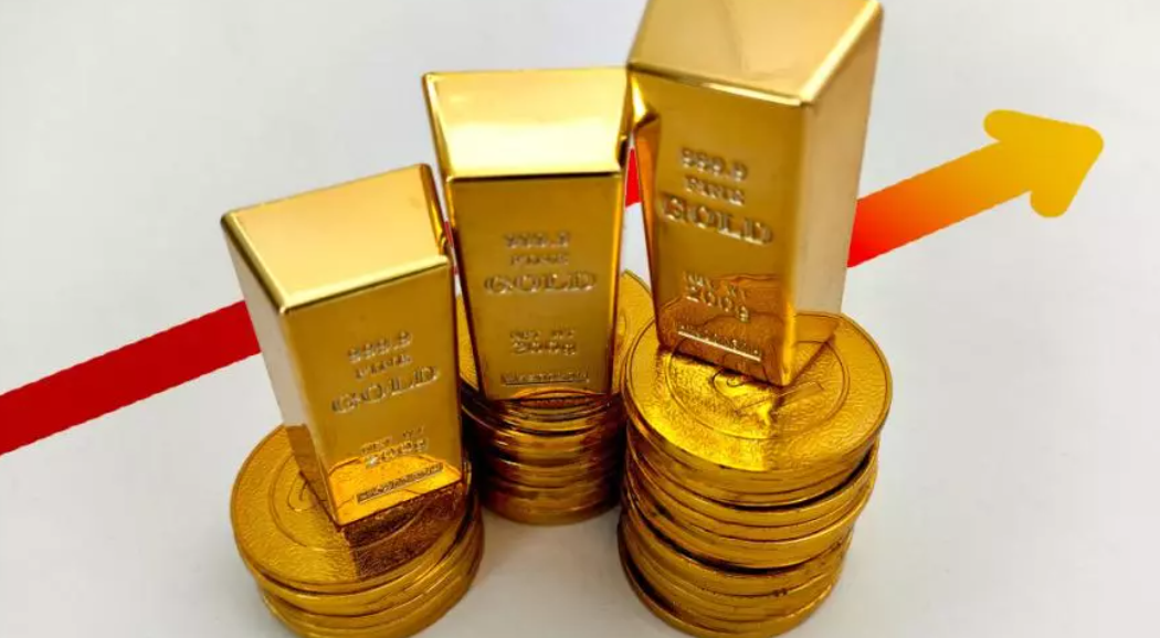 الذهب يلمع ويواصل صعوده التاريخي نحو 3500 دولاراً