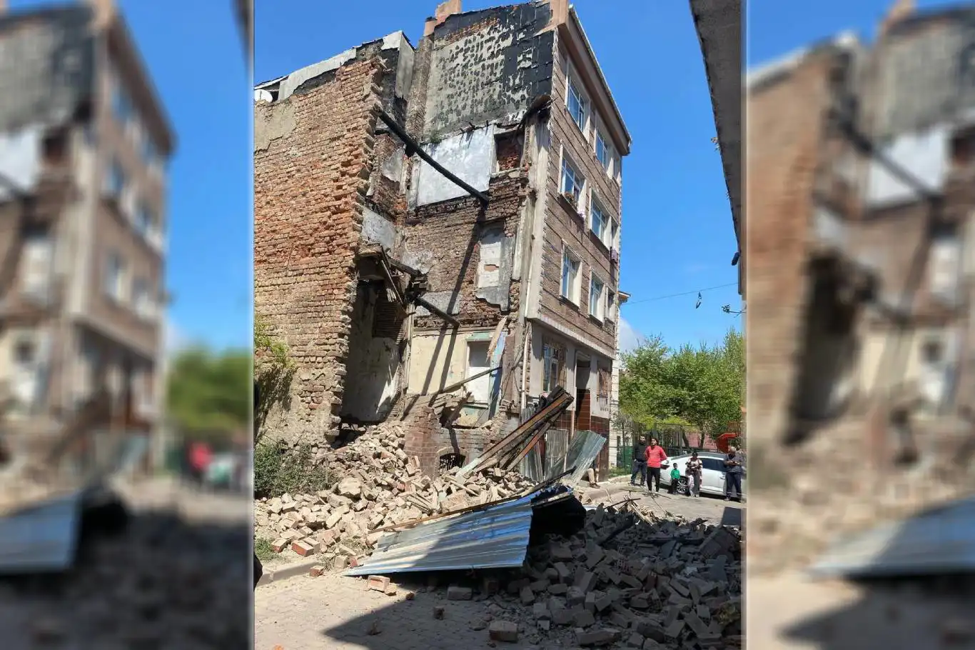 Fatih'te metruk bina depremde kısmen çöktü Fatih'te metruk bina depremde kısmen çöktü