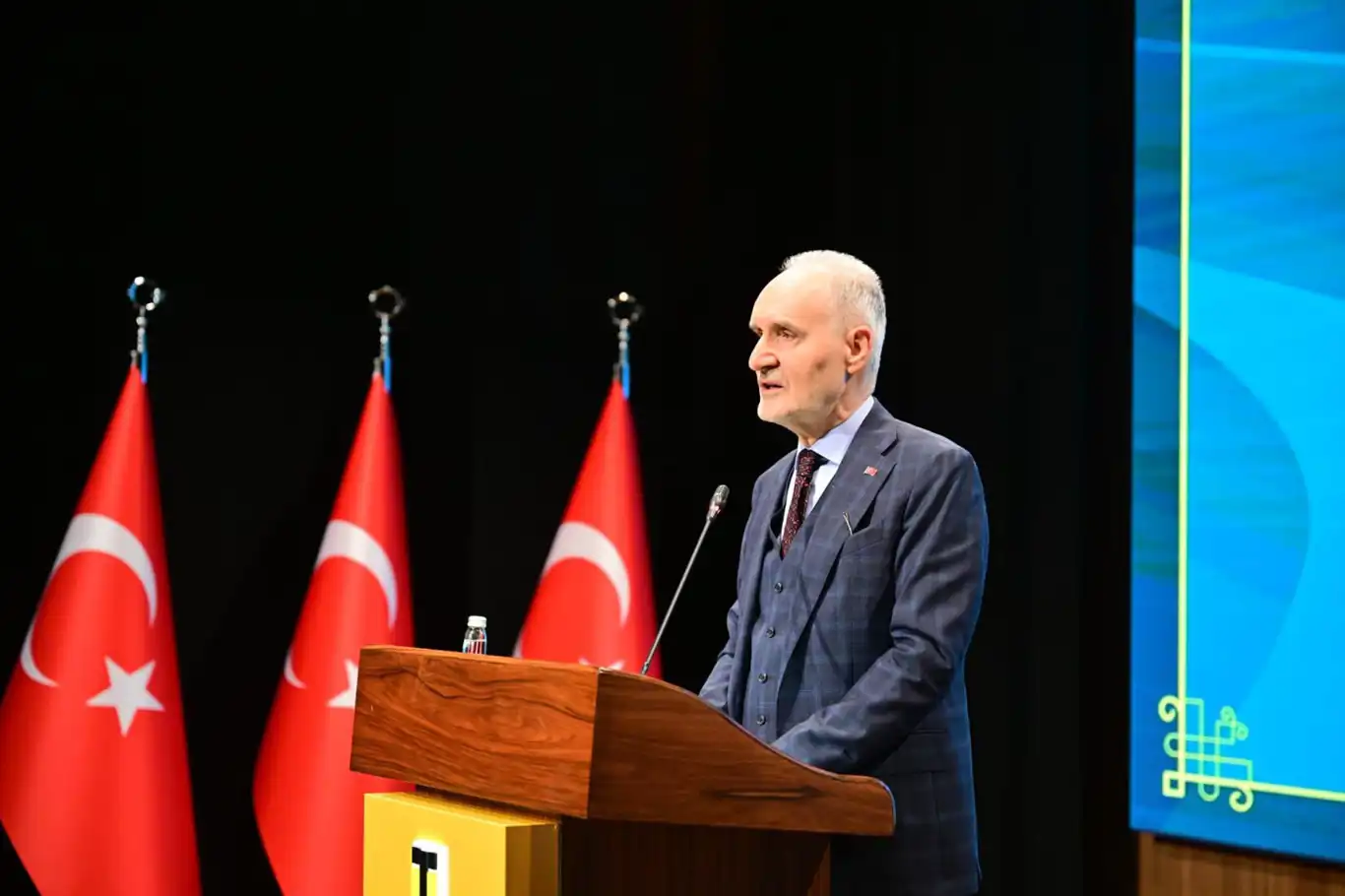 İTO Başkanı Avdagiç'ten deprem açıklaması: Ticari yapılarda güçlendirme çalışmalarını bir an evvel yapmalıyız İTO Başkanı Avdagiç'ten deprem açıklaması: Ticari yapılarda güçlendirme çalışmalarını bir an evvel yapmalıyız