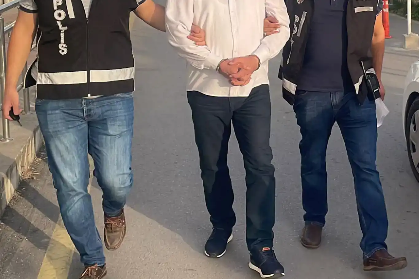 Mersin merkezli 20 ilde dolandırıcılık operasyonunda 128 kişi tutuklandı Mersin merkezli 20 ilde dolandırıcılık operasyonunda 128 kişi tutuklandı
