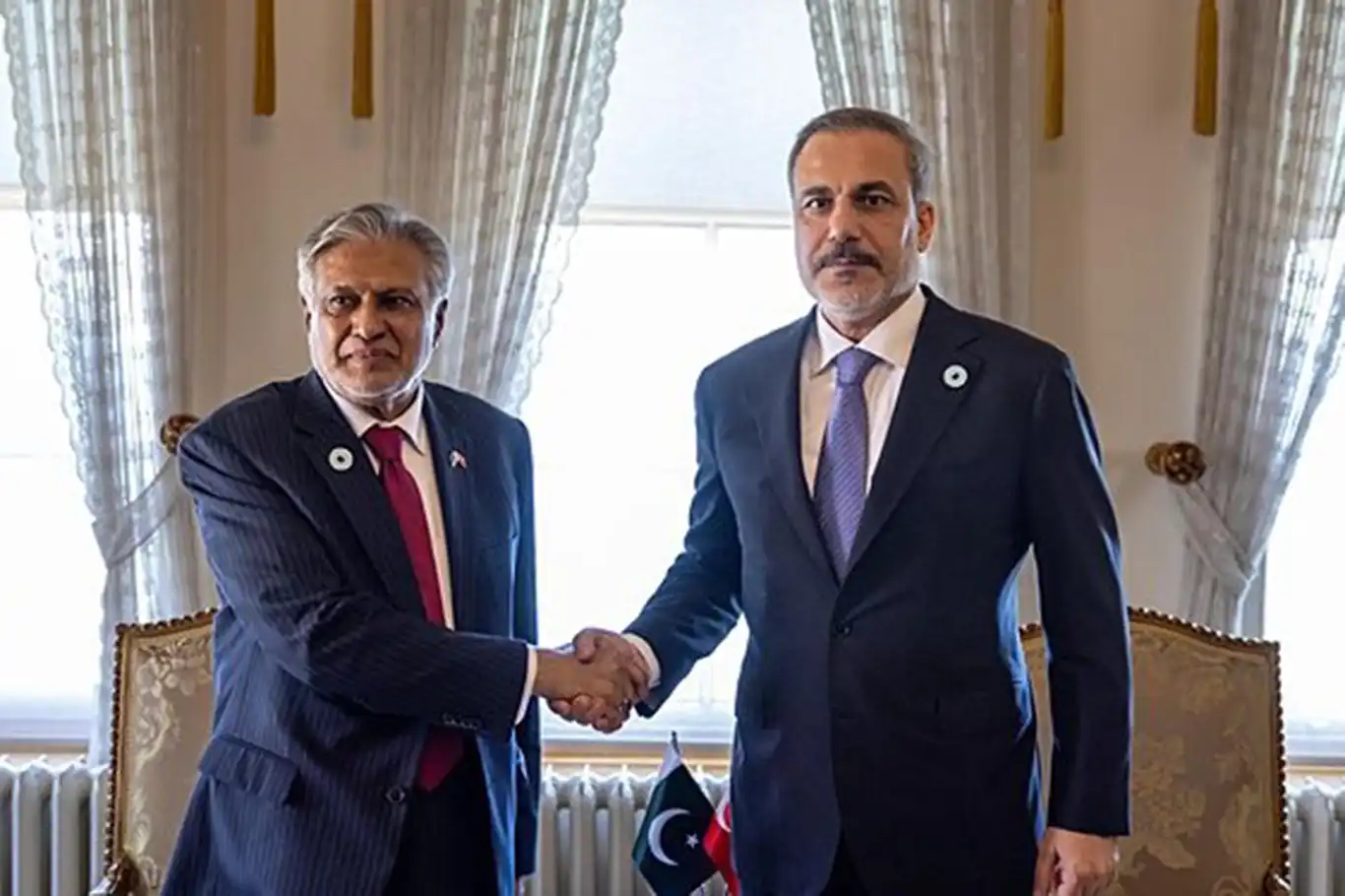 Dışişleri Bakanı Fidan, Pakistanlı mevkidaşı Dar ile görüştü Dışişleri Bakanı Fidan, Pakistanlı mevkidaşı Dar ile görüştü