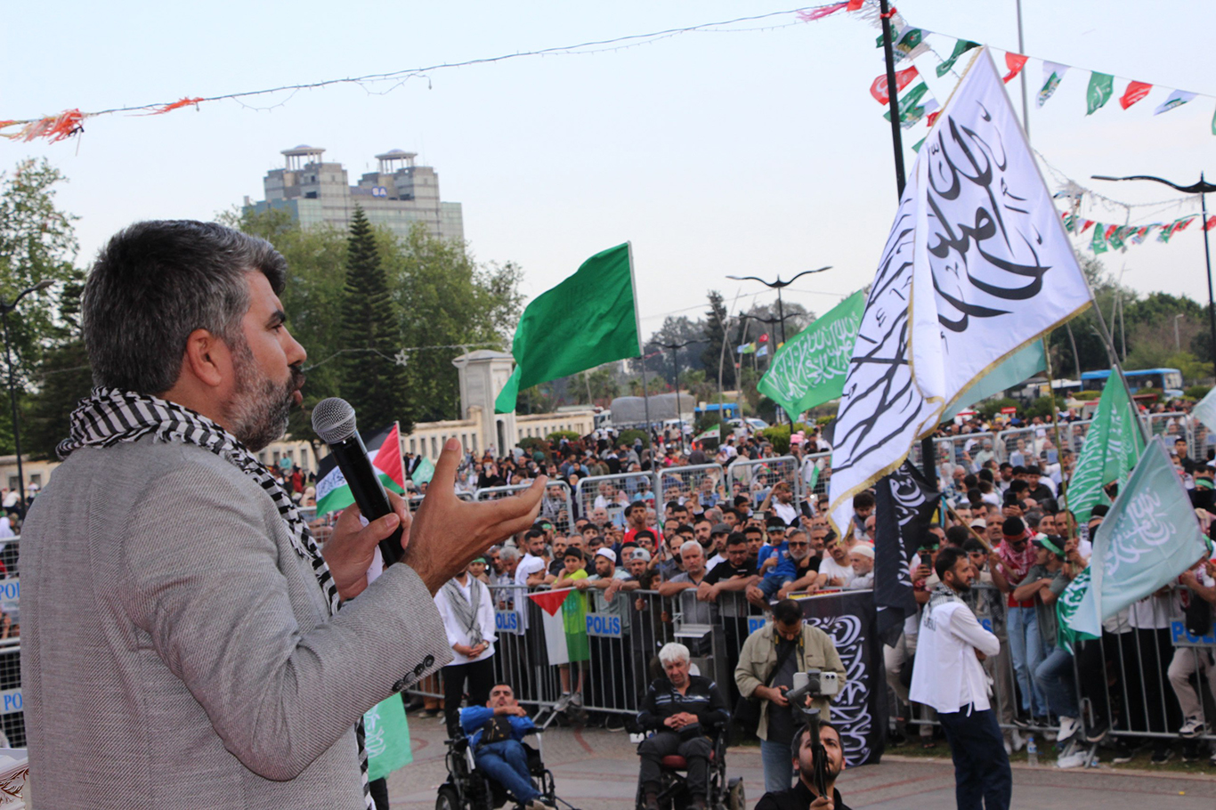 Milletvekili Dinç: "Yerli siyonistler peygamber ahlakını aramızdan çıkarmak istiyorlar" Milletvekili Dinç: "Yerli siyonistler peygamber ahlakını aramızdan çıkarmak istiyorlar"