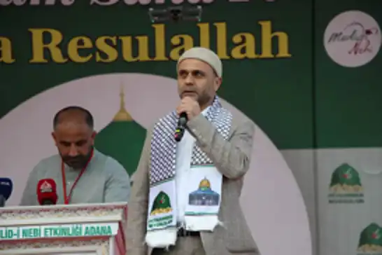 "يوسف توتك" يستعرض معاني المقاومة والعدل من السيرة النبوية إلى واقع غزة خلال فعالية المولد النبوي في أضنة