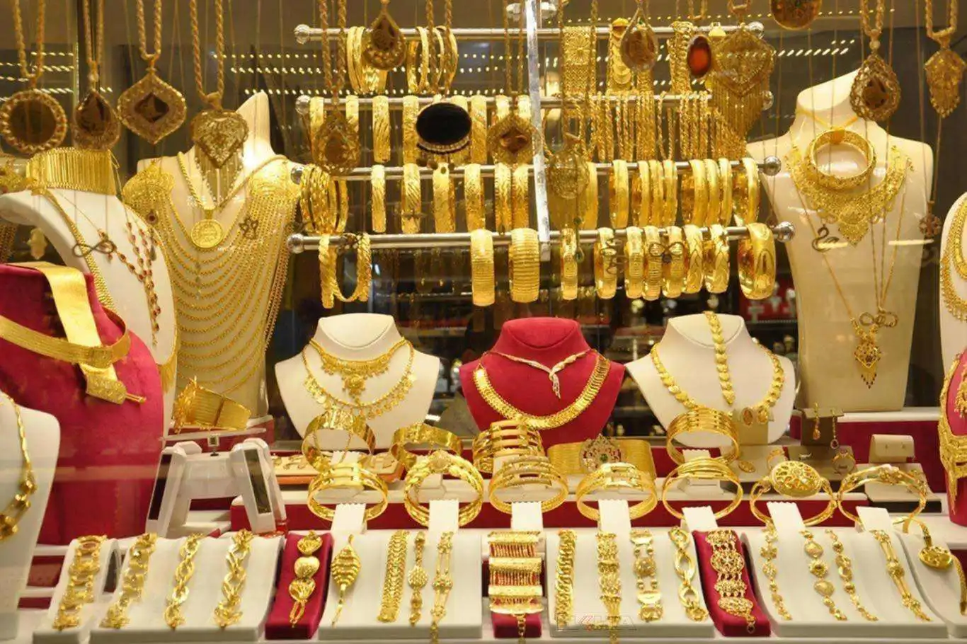 Altın fiyatları haftanın ilk işlem gününe satıcılı başladı Altın fiyatları haftanın ilk işlem gününe satıcılı başladı