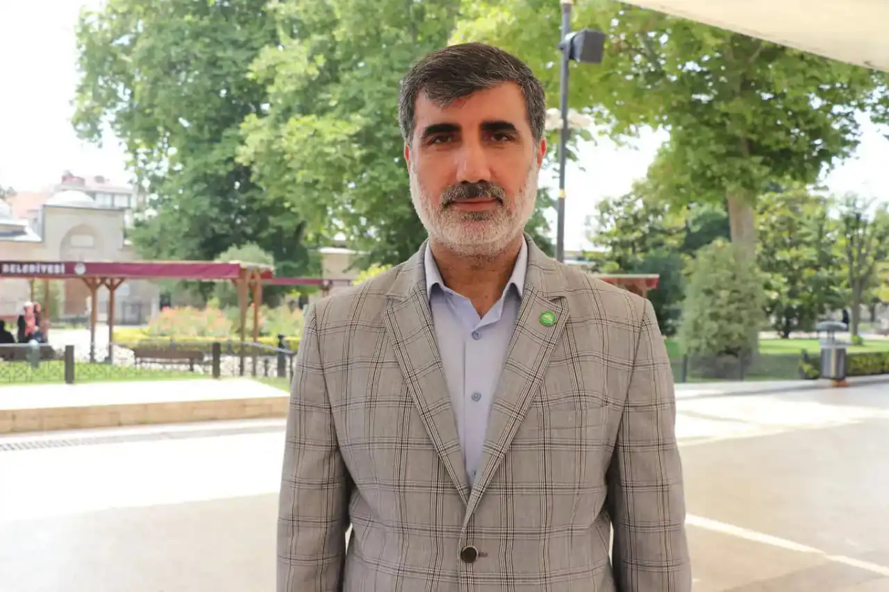 الأستاذ محمد أشين: نحن أبناء القسام وياسين والحسيني. الأستاذ محمد أشين: نحن أبناء القسام وياسين والحسيني.