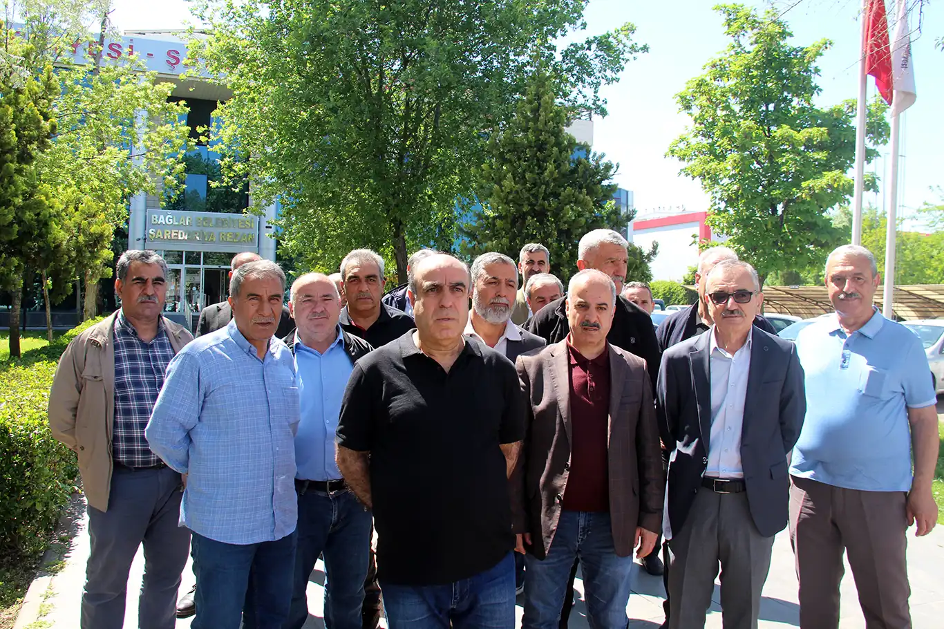 Bağlar Belediyesinden emekli olan işçiler aylardır ödenek bekliyor Bağlar Belediyesinden emekli olan işçiler aylardır ödenek bekliyor