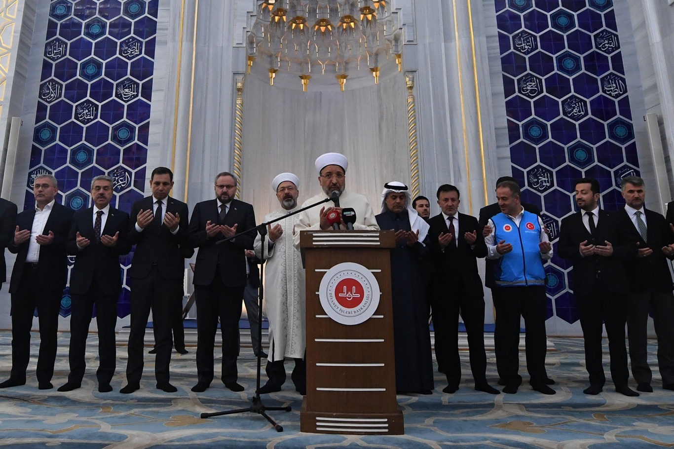 İstanbul'dan İlk hac kafilesi dualarla uğurlandı