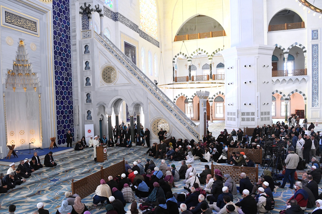 İstanbul'dan İlk hac kafilesi dualarla uğurlandı