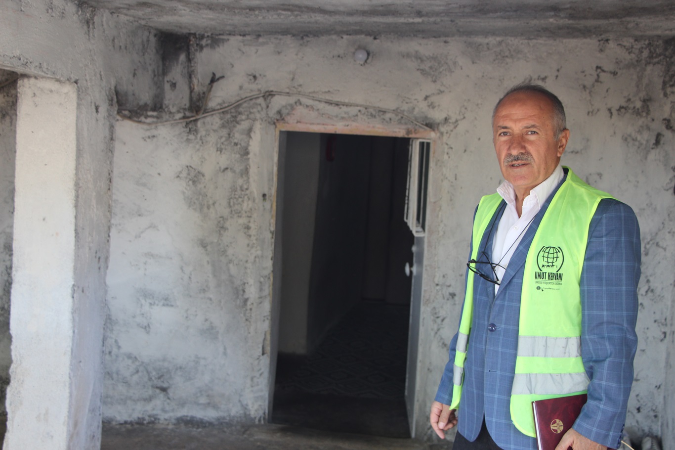 Karanlıkta kalan aileye Mardin Umut Kervanı'ndan yardım eli