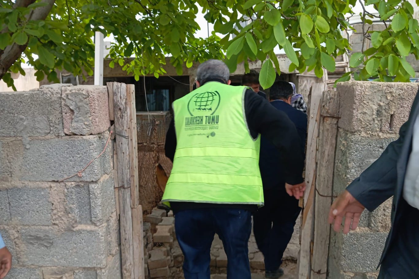 Karanlıkta kalan aileye Mardin Umut Kervanı'ndan yardım eli
