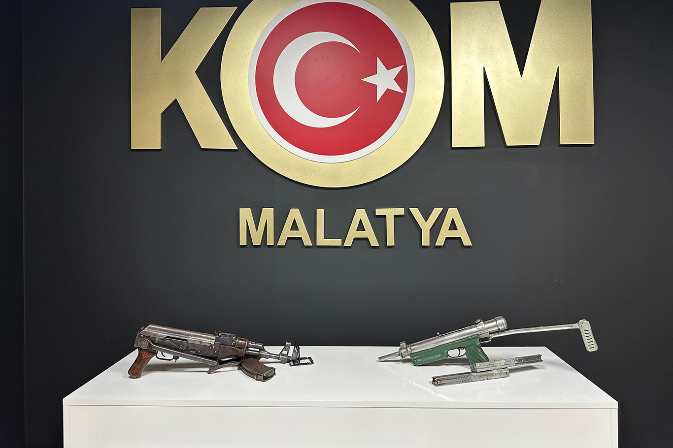 Malatya'da suç örgütü operasyonunda tutuklama sayısı 47'ye çıktı Malatya'da suç örgütü operasyonunda tutuklama sayısı 47'ye çıktı