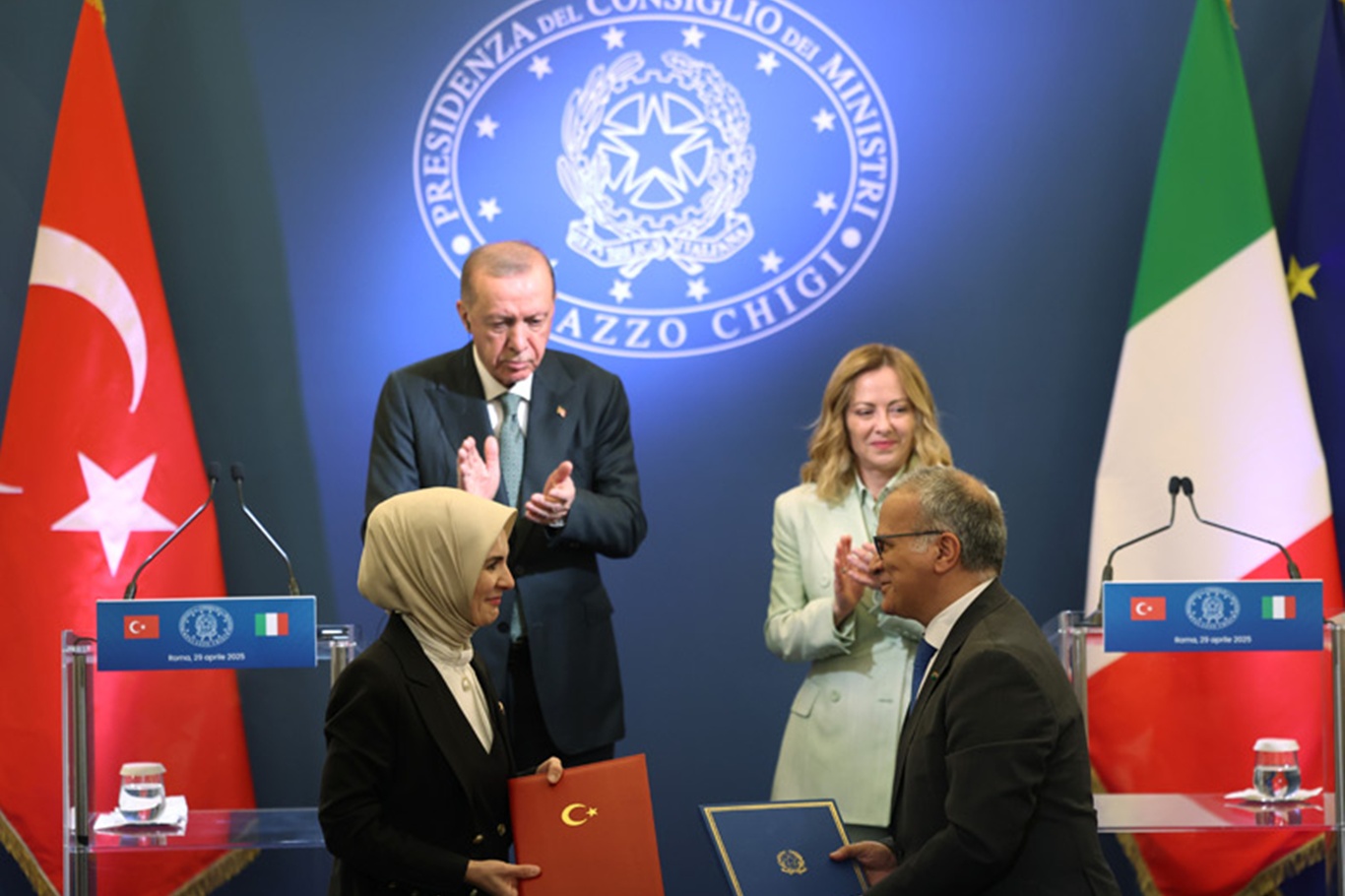 Cumhurbaşkanı Erdoğan: İtalya ile savunma sanayii alanındaki iş birliğimizi güçlendirmeye devam edeceğiz Cumhurbaşkanı Erdoğan: İtalya ile savunma sanayii alanındaki iş birliğimizi güçlendirmeye devam edeceğiz