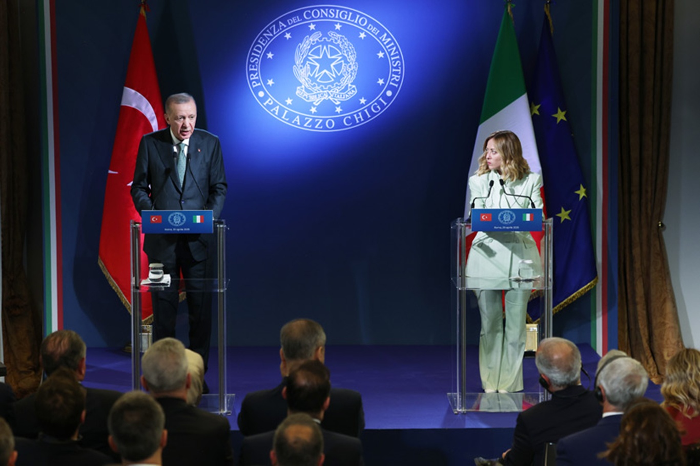 Erdoğan, Meloni announce ambitious $40 billion trade target at Türkiye-Italy Business Forum Erdoğan, Meloni announce ambitious $40 billion trade target at Türkiye-Italy Business Forum