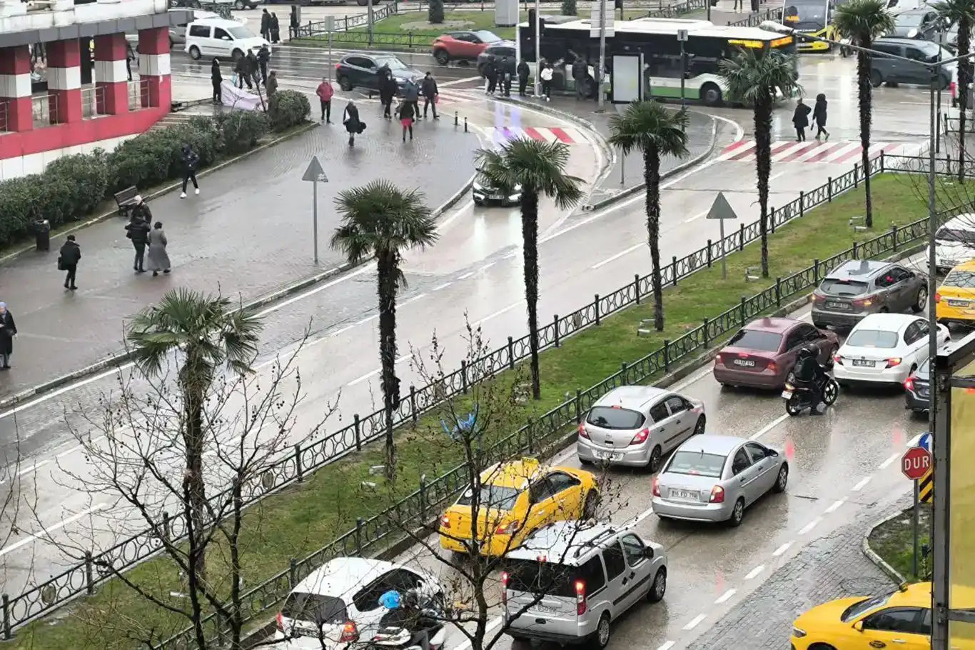 Yağışlı hava etkisini sürdürüyor Yağışlı hava etkisini sürdürüyor