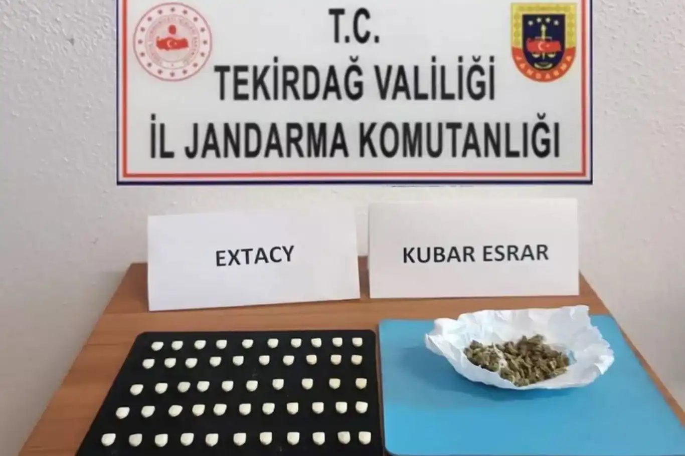 Tekirdağ'da uyuşturucu operasyonu: 5 kişi gözaltında Tekirdağ'da uyuşturucu operasyonu: 5 kişi gözaltında
