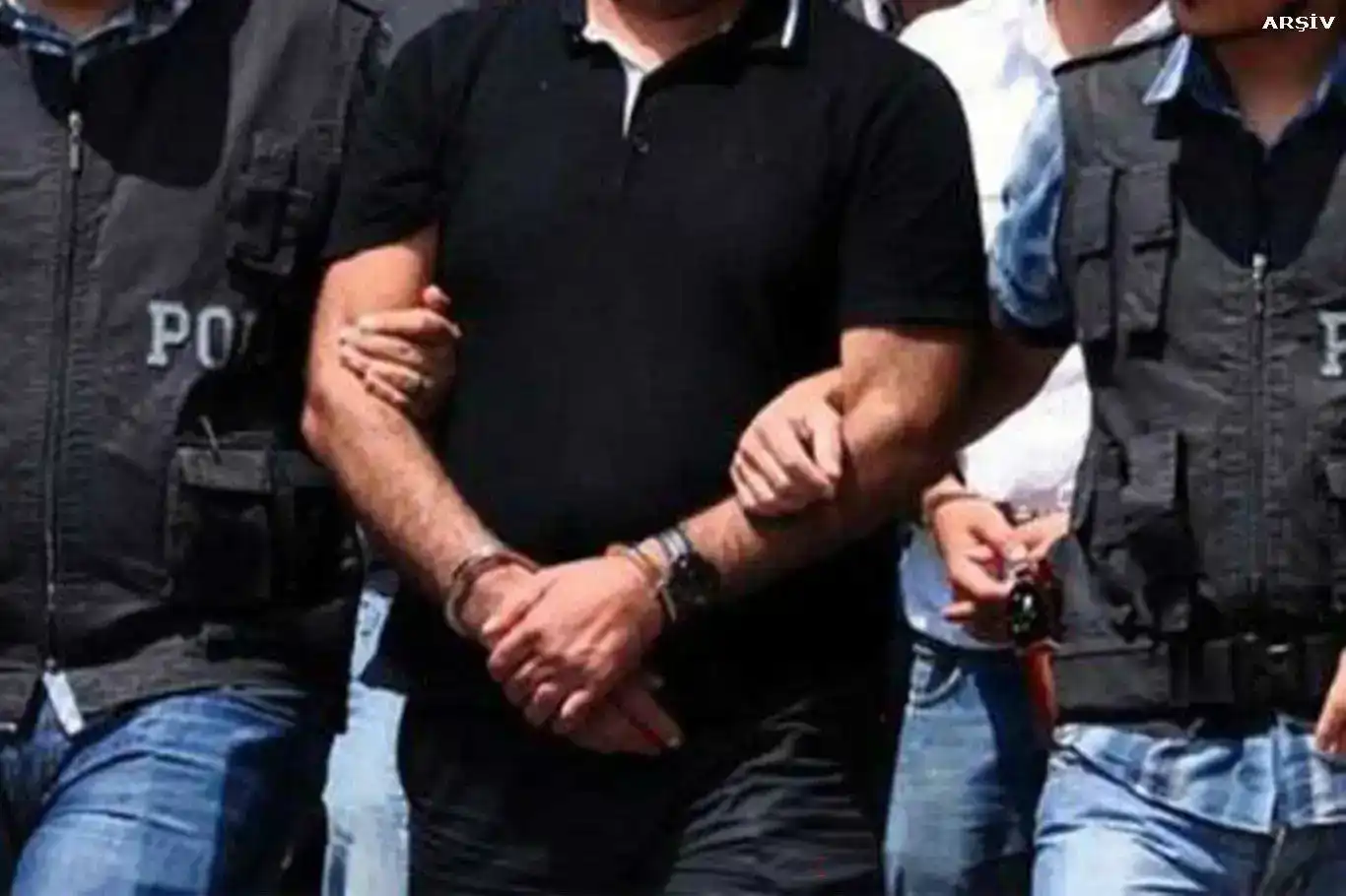 İstanbul’da 1 Mayıs operasyonlarında 22 şüpheli gözaltına alındı İstanbul’da 1 Mayıs operasyonlarında 22 şüpheli gözaltına alındı