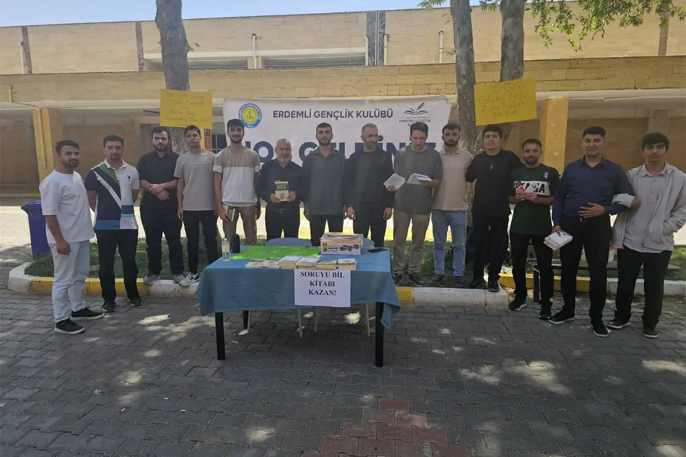 Şanlıurfa’da "Soruyu bil, kitabı kazan" etkinliğine yoğun ilgi Şanlıurfa’da "Soruyu bil, kitabı kazan" etkinliğine yoğun ilgi