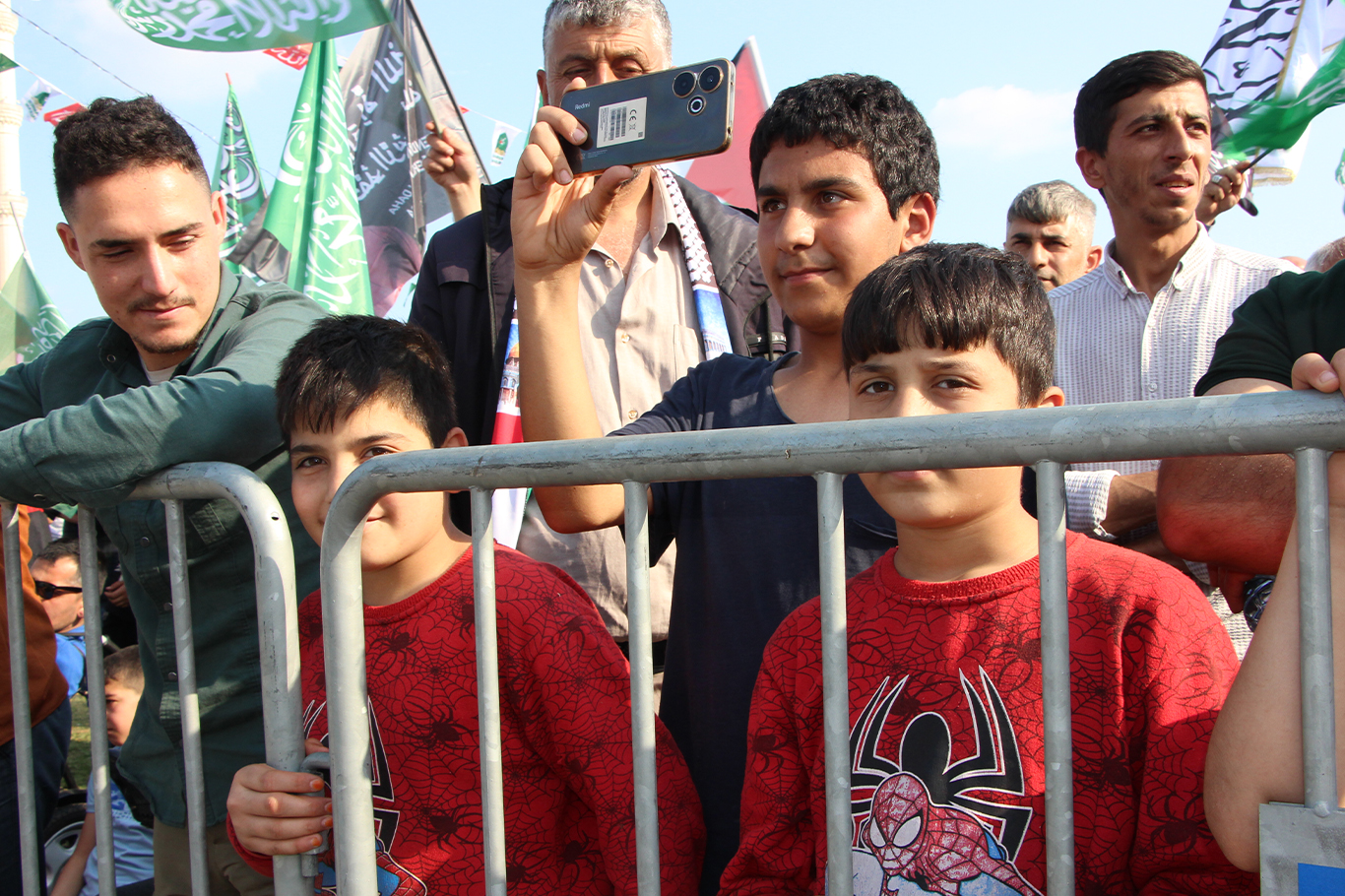 Mevlid-i Nebi etkinliğine katılan minik yüreklerden Gazze ve Peygamber sevgisi