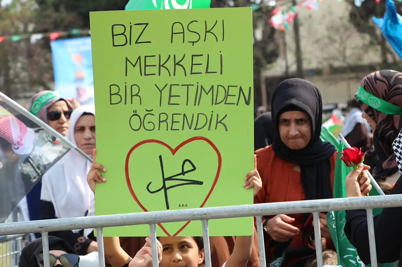 Mevlid-i Nebi etkinliğine katılan minik yüreklerden Gazze ve Peygamber sevgisi Mevlid-i Nebi etkinliğine katılan minik yüreklerden Gazze ve Peygamber sevgisi