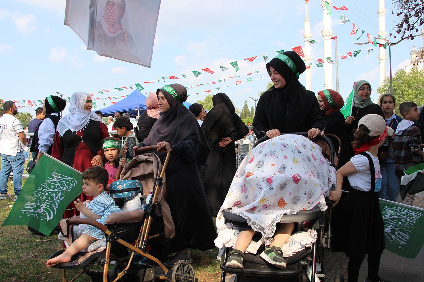 Mevlid-i Nebi etkinliğine katılan minik yüreklerden Gazze ve Peygamber sevgisi