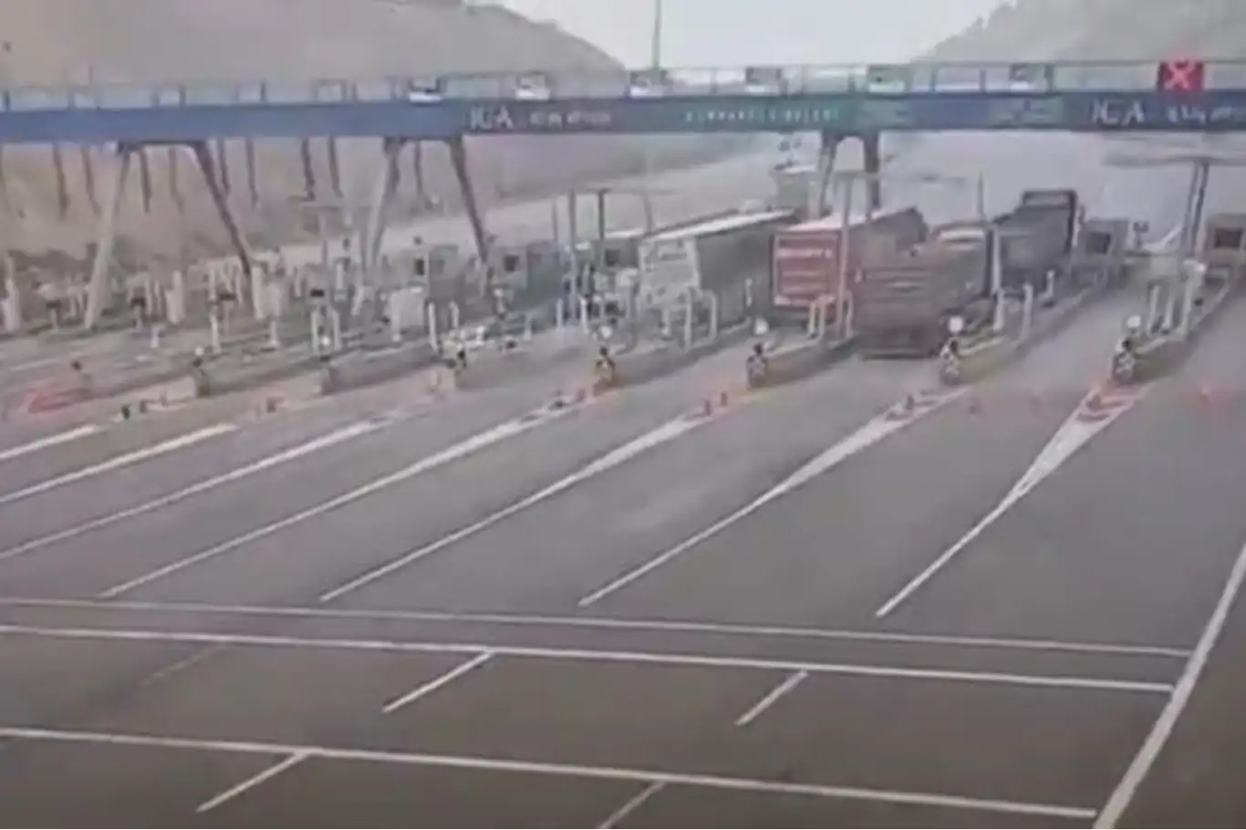 Kuzey Marmara Otoyolu'ndaki gişe faciasında 4 kişi hayatını kaybetti Kuzey Marmara Otoyolu'ndaki gişe faciasında 4 kişi hayatını kaybetti